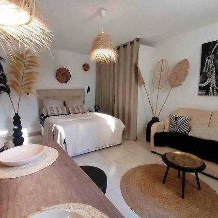 Superbe Studio Ethnique Lägenhet Hyères Exteriör bild