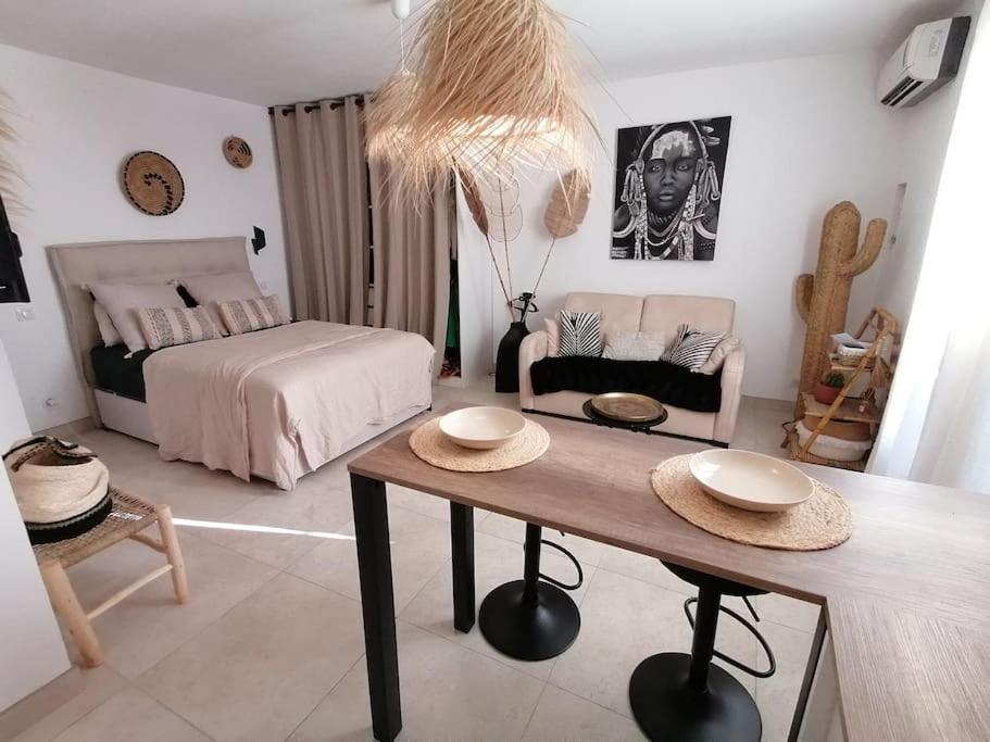 Superbe Studio Ethnique Lägenhet Hyères Exteriör bild