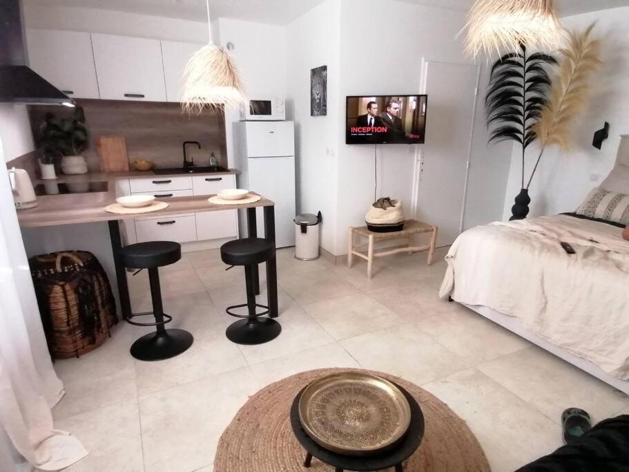 Superbe Studio Ethnique Lägenhet Hyères Exteriör bild