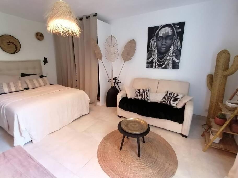 Superbe Studio Ethnique Lägenhet Hyères Exteriör bild